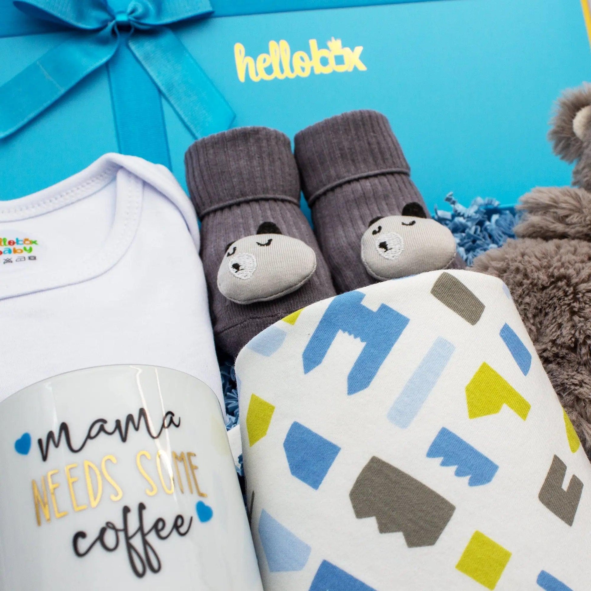 Baby Geschenk zur Geburt Junge - Schmusetuch, Anti-Rutsch Erstlingssöckchen, Mama Kaffetasse, Baby body(Blau) helloboxshop