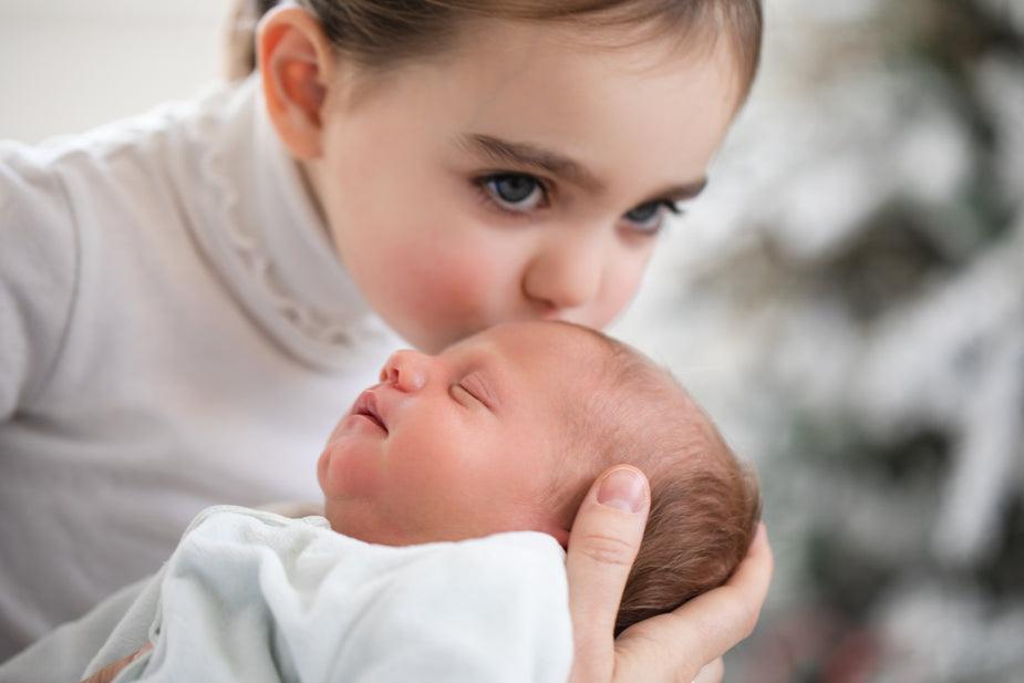 Hellobox Baby Geschenke zur Taufe , Neugeborene geschenkset mit Babydecke, Kuscheltier (17 Teile) (weiss) Junge & Mädchen helloboxshop